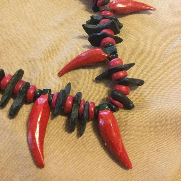 Wood jalapeno necklace - Picture 1 of 2
